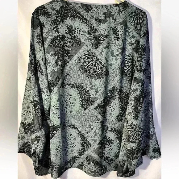 Maurice’s Ladies Long Sleeve Top Size 2 Blue Black EUC Pullover - Picture 2 of 7